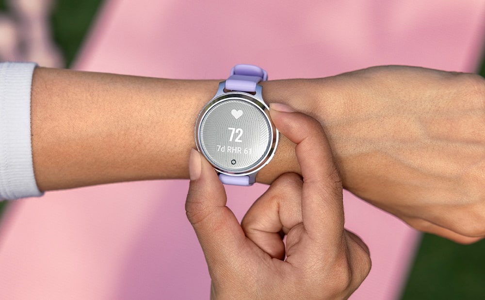 Garmin Lily 2 Active na dámské ruce